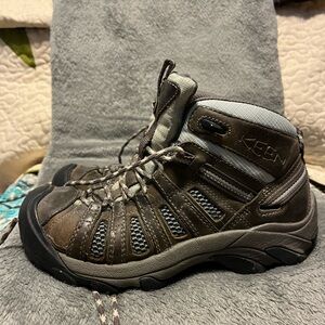 Keen Voyager Mid hiking boots - worn only twice